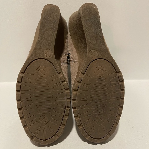 White Mountain Wedge Suede Bootie - Picture 5 of 7